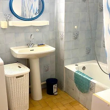 F2 Avec Balcon à Amélie-les-bains - 2 Couchages, Animaux Acceptés, Bien équipé - Fr-1-703-64 *